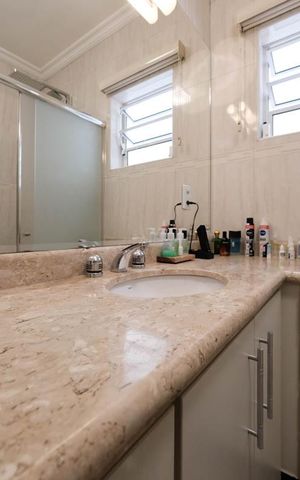 Casa à venda com 300m², 2 quartos e 2 vagasBanheiro social