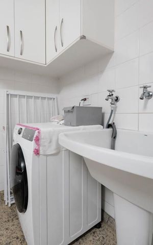 Casa à venda com 300m², 2 quartos e 2 vagasÁrea de Serviço