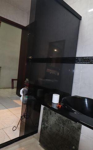 Casa à venda com 320m², 3 quartos e 7 vagasBanheiro 