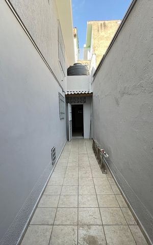 Casa à venda com 210m², 3 quartos e 2 vagas Casa à venda com 210m², 3 quartos e 2 vagasCorredor Lateral