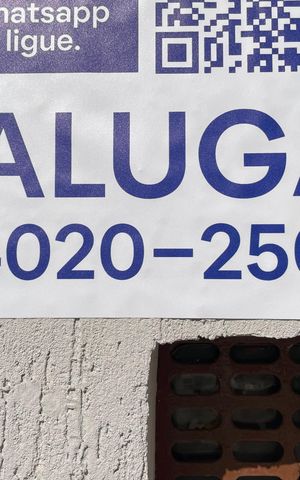 Casa à venda com 210m², 3 quartos e 2 vagas Casa à venda com 210m², 3 quartos e 2 vagasPlaca