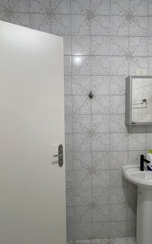 Casa à venda com 210m², 3 quartos e 2 vagas Casa à venda com 210m², 3 quartos e 2 vagasBanheiro 3
