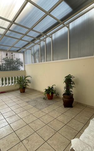 Casa à venda com 210m², 3 quartos e 2 vagas Casa à venda com 210m², 3 quartos e 2 vagasVaranda