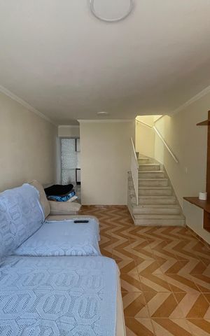 Casa à venda com 210m², 3 quartos e 2 vagas Casa à venda com 210m², 3 quartos e 2 vagasSala