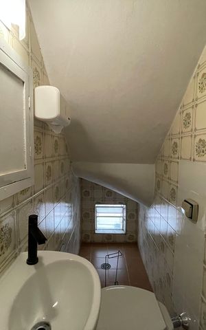 Casa à venda com 210m², 3 quartos e 2 vagas Casa à venda com 210m², 3 quartos e 2 vagasBanheiro 2