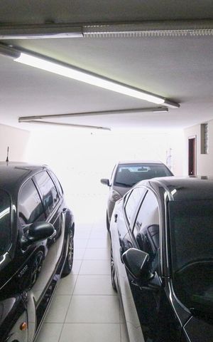 Casa à venda com 218m², 3 quartos e 5 vagas Casa à venda com 218m², 3 quartos e 5 vagasGaragem