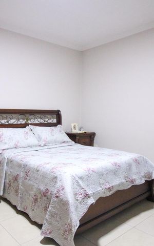 Casa à venda com 218m², 3 quartos e 5 vagas Casa à venda com 218m², 3 quartos e 5 vagasSuíte
