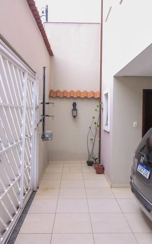 Casa à venda com 218m², 3 quartos e 5 vagas Casa à venda com 218m², 3 quartos e 5 vagasGaragem