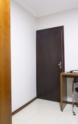 Casa à venda com 218m², 3 quartos e 5 vagas Casa à venda com 218m², 3 quartos e 5 vagasQuarto 1