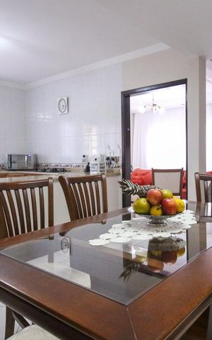 Casa à venda com 218m², 3 quartos e 5 vagas Casa à venda com 218m², 3 quartos e 5 vagasSala de Jantar