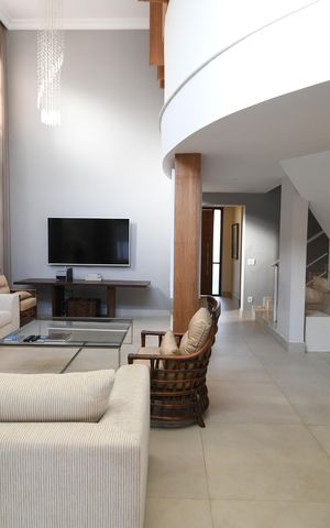 Casa de condomínio à venda com 364m², 3 quartos e 2 vagasSala
