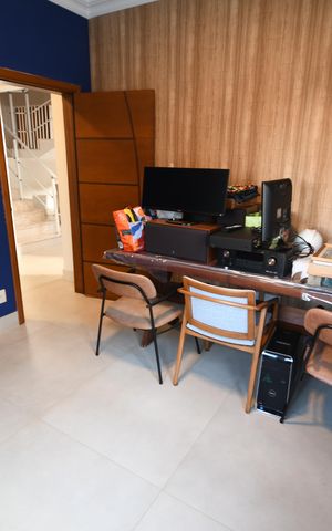 Casa de condomínio à venda com 364m², 3 quartos e 2 vagasEscritório