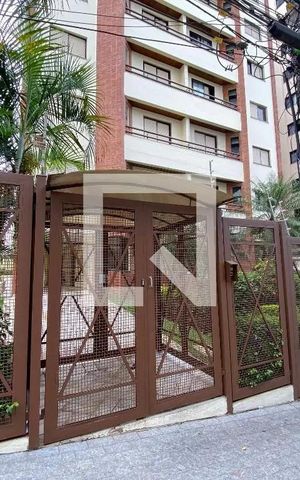 Apartamento à venda com 200m², 2 quartos e 2 vagas Apartamento à venda com 200m², 2 quartos e 2 vagasFachada e portaria