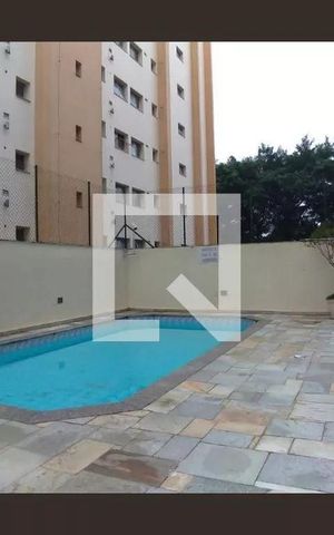 Apartamento à venda com 200m², 2 quartos e 2 vagas Apartamento à venda com 200m², 2 quartos e 2 vagasÁrea comum - Piscina