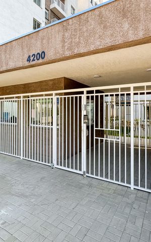 Apartamento à venda com 37m², 2 quartos e 1 vaga Apartamento à venda com 37m², 2 quartos e 1 vagaFachada