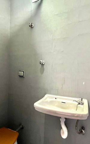 Apartamento à venda com 80m², 2 quartos e sem vaga Apartamento à venda com 80m², 2 quartos e sem vagaBanheiro de Serviço