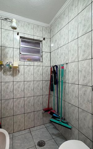 Casa à venda com 302m², 3 quartos e 2 vagas Casa à venda com 302m², 3 quartos e 2 vagasBanheiro 1