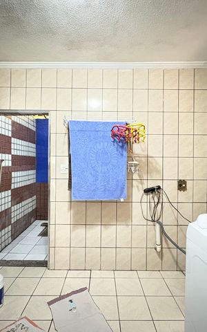 Casa à venda com 302m², 3 quartos e 2 vagas Casa à venda com 302m², 3 quartos e 2 vagasÁrea de Serviço