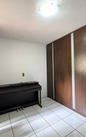 Casa à venda com 302m², 3 quartos e 2 vagas Casa à venda com 302m², 3 quartos e 2 vagasQuarto 2