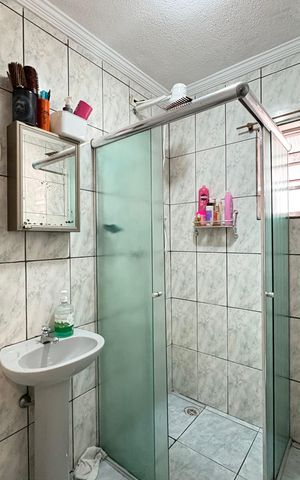 Casa à venda com 302m², 3 quartos e 2 vagas Casa à venda com 302m², 3 quartos e 2 vagasBanheiro 2