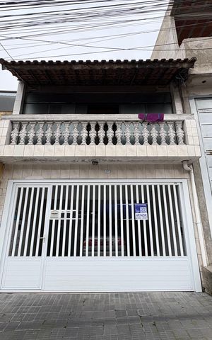 Casa à venda com 302m², 3 quartos e 2 vagas Casa à venda com 302m², 3 quartos e 2 vagasFachada e Placa