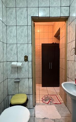 Casa à venda com 302m², 3 quartos e 2 vagas Casa à venda com 302m², 3 quartos e 2 vagasBanheiro 1