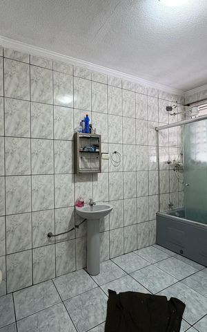 Casa à venda com 302m², 3 quartos e 2 vagas Casa à venda com 302m², 3 quartos e 2 vagasBanheiro da Suíte