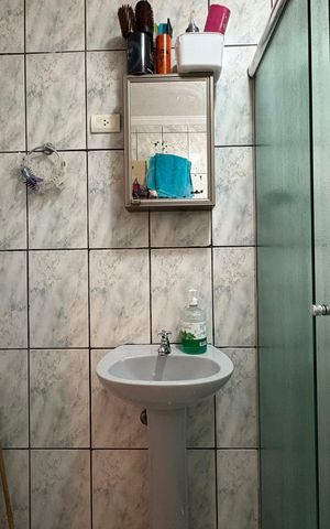 Casa à venda com 302m², 3 quartos e 2 vagas Casa à venda com 302m², 3 quartos e 2 vagasBanheiro 2