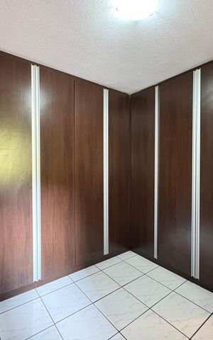 Casa à venda com 302m², 3 quartos e 2 vagas Casa à venda com 302m², 3 quartos e 2 vagasQuarto 2