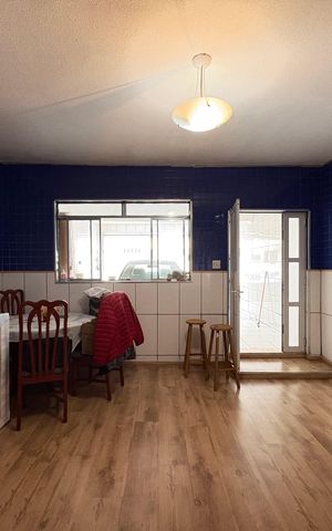 Casa à venda com 302m², 3 quartos e 2 vagas Casa à venda com 302m², 3 quartos e 2 vagasSala