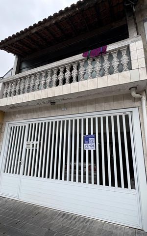 Casa à venda com 302m², 3 quartos e 2 vagas Casa à venda com 302m², 3 quartos e 2 vagasFachada e Placa
