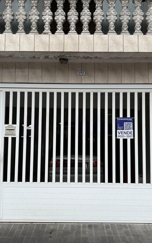 Casa à venda com 302m², 3 quartos e 2 vagas Casa à venda com 302m², 3 quartos e 2 vagasFachada e Placa