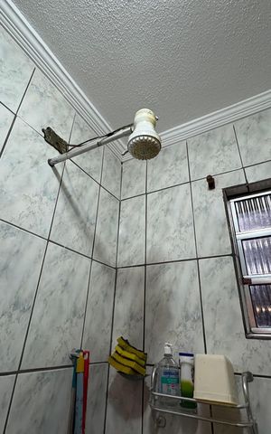 Casa à venda com 302m², 3 quartos e 2 vagas Casa à venda com 302m², 3 quartos e 2 vagasBanheiro 1