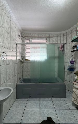 Casa à venda com 302m², 3 quartos e 2 vagas Casa à venda com 302m², 3 quartos e 2 vagasBanheiro da Suíte