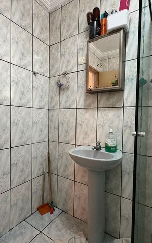 Casa à venda com 302m², 3 quartos e 2 vagas Casa à venda com 302m², 3 quartos e 2 vagasBanheiro 2