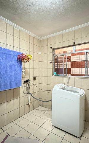 Casa à venda com 302m², 3 quartos e 2 vagas Casa à venda com 302m², 3 quartos e 2 vagasÁrea de Serviço