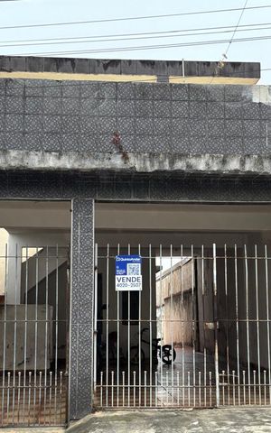 Casa à venda com 308m², 1 quarto e 2 vagas Casa à venda com 308m², 1 quarto e 2 vagasFachada