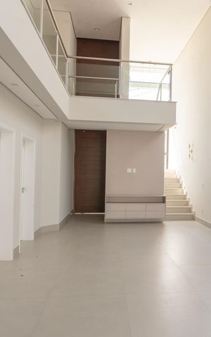 Casa de condomínio à venda com 330m², 4 quartos e 4 vagas Casa de condomínio à venda com 330m², 4 quartos e 4 vagasSala