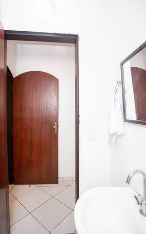 Casa à venda com 250m², 5 quartos e 2 vagasLavabo
