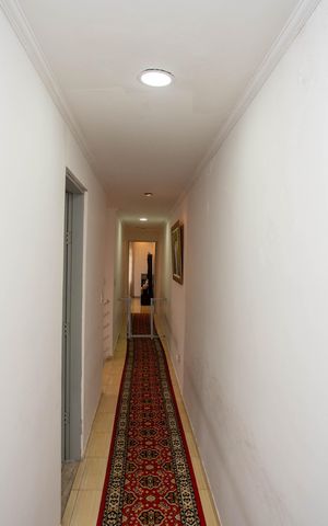 Casa à venda com 250m², 5 quartos e 2 vagasCorredor