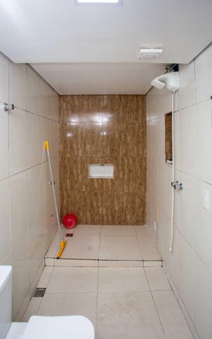 Casa à venda com 250m², 5 quartos e 2 vagasBanheiro da Suíte Casa 2