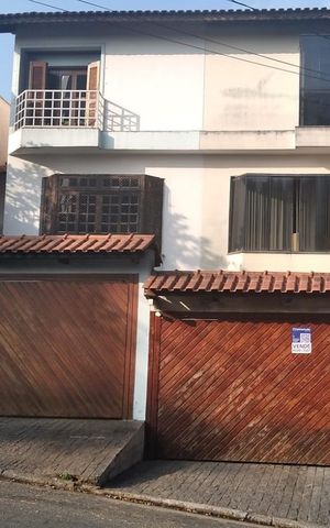 Casa à venda com 169m², 4 quartos e 3 vagas Casa à venda com 169m², 4 quartos e 3 vagasFachada