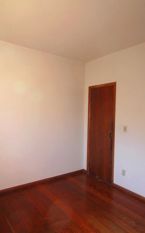 Casa à venda com 508m², 4 quartos e 2 vagasSuíte