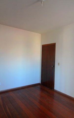 Casa à venda com 508m², 4 quartos e 2 vagasSala