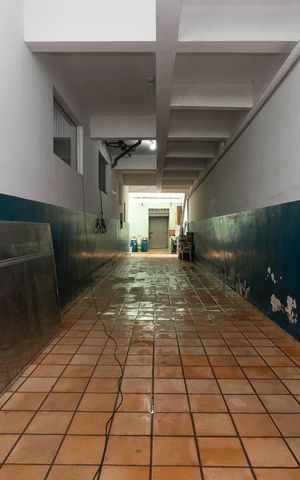 Casa à venda com 400m², 5 quartos e 7 vagas Casa à venda com 400m², 5 quartos e 7 vagasGaragem