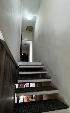 Casa à venda com 190m², 3 quartos e 3 vagasEscada