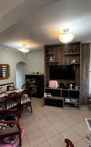 Casa à venda com 190m², 3 quartos e 3 vagasSala