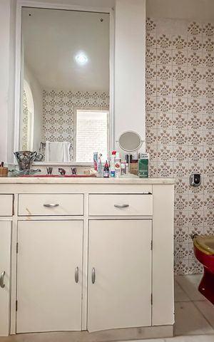 Apartamento à venda com 228m², 4 quartos e 2 vagas Apartamento à venda com 228m², 4 quartos e 2 vagasBanheiro da Suíte 1
