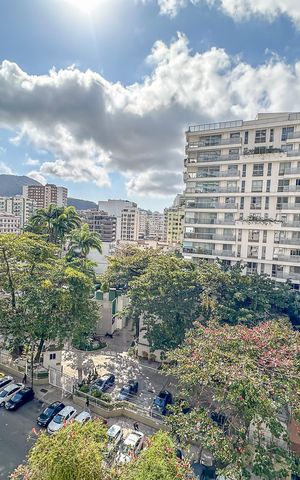 Apartamento à venda com 228m², 4 quartos e 2 vagas Apartamento à venda com 228m², 4 quartos e 2 vagasVista