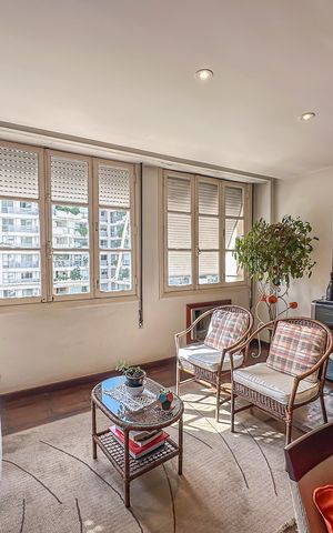 Apartamento à venda com 228m², 4 quartos e 2 vagas Apartamento à venda com 228m², 4 quartos e 2 vagasSala